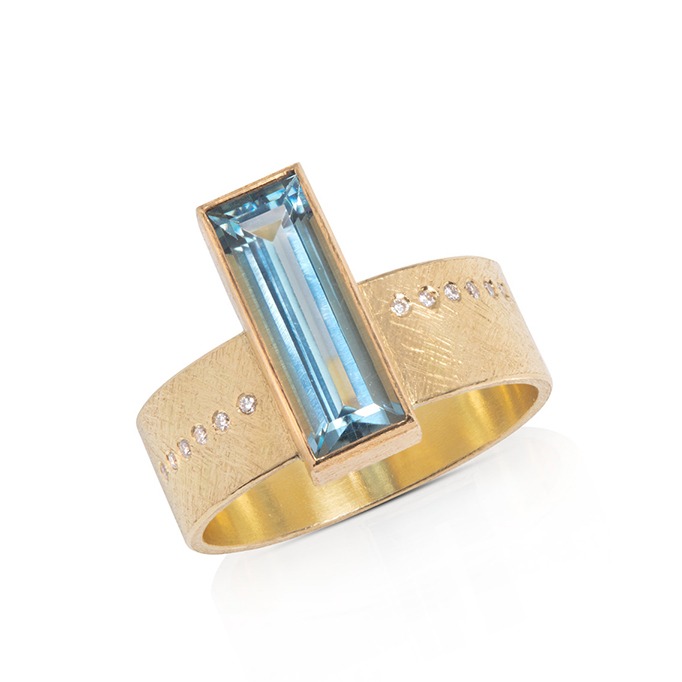 22ct and 18ct Yellow Gold Ring with Rectangular Aquamarine (14x5mm, 2.25ct) & 12 Diamonds (1mm, 0.04ct)
