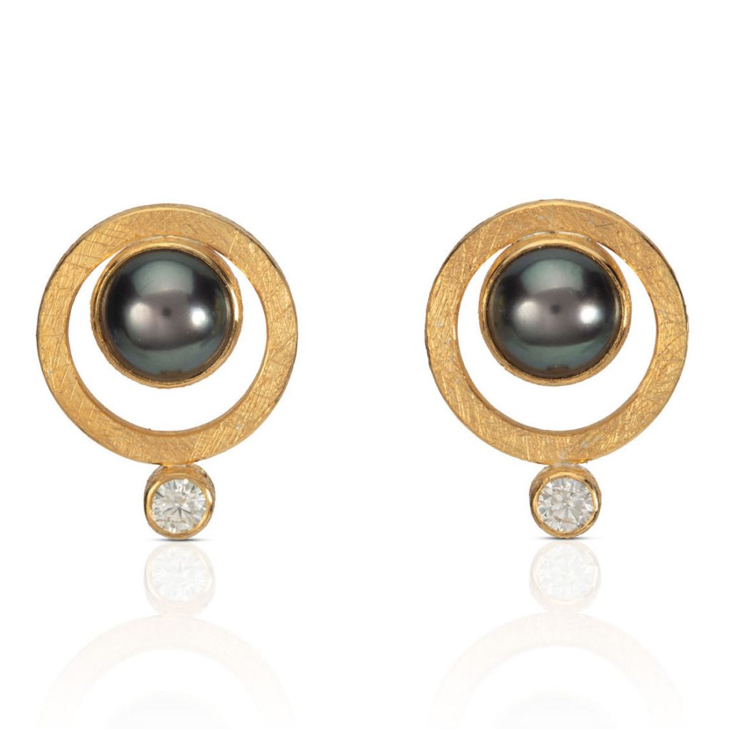24ct Gold and Silver Earrings with Halfcut Tahitian Pearls (C, 7.5mm) & White Diamond (0.25ct, 3.2mm diameter) and Outer Circle