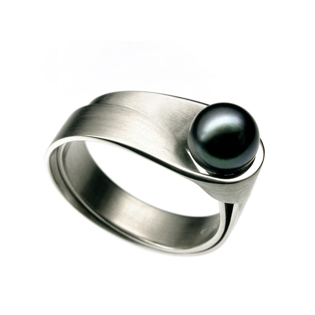 DON P 18ct Gold Ring