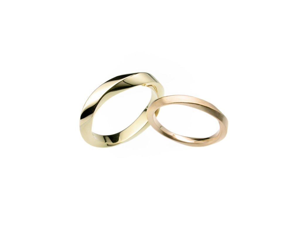 Möbius 18ct Gold Ring