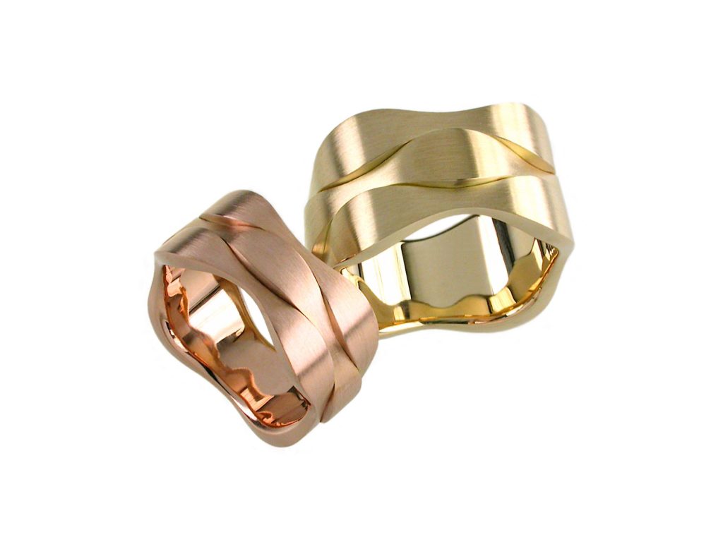 Resonance Swing 18ct Gold Ring