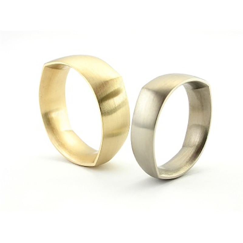 Suave 18ct Gold Ring